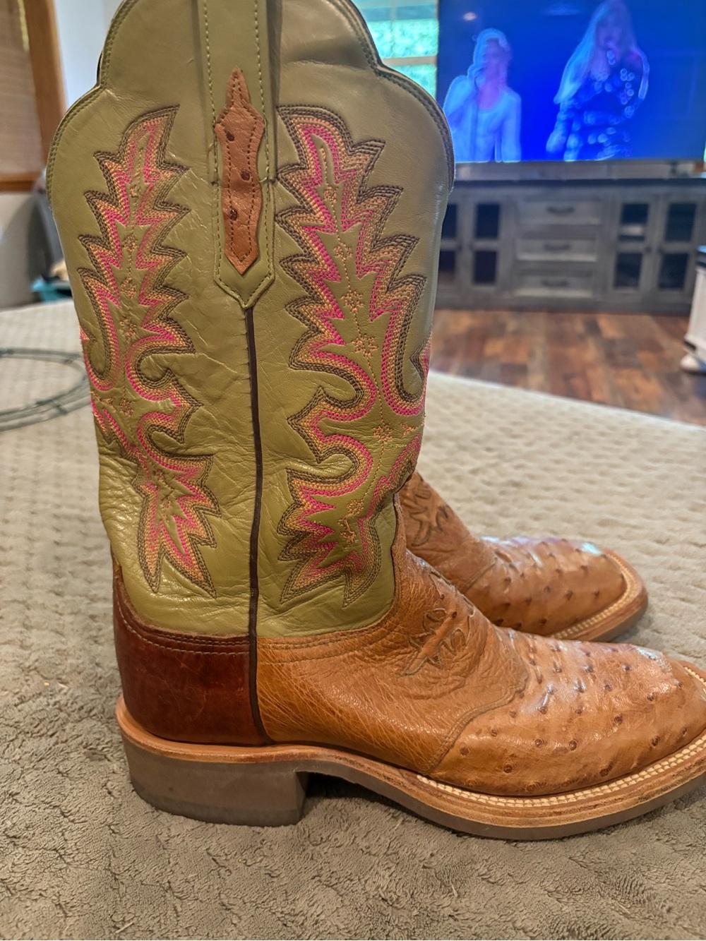 Women’s Two-Tone Brown and Olive Western Cowboy Boots - Picture 6 of 9